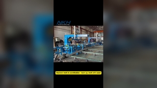 スタッカー付きロール成形機 パレタイザーは連携して動作します - チームを組んで、簡単に作業できます。